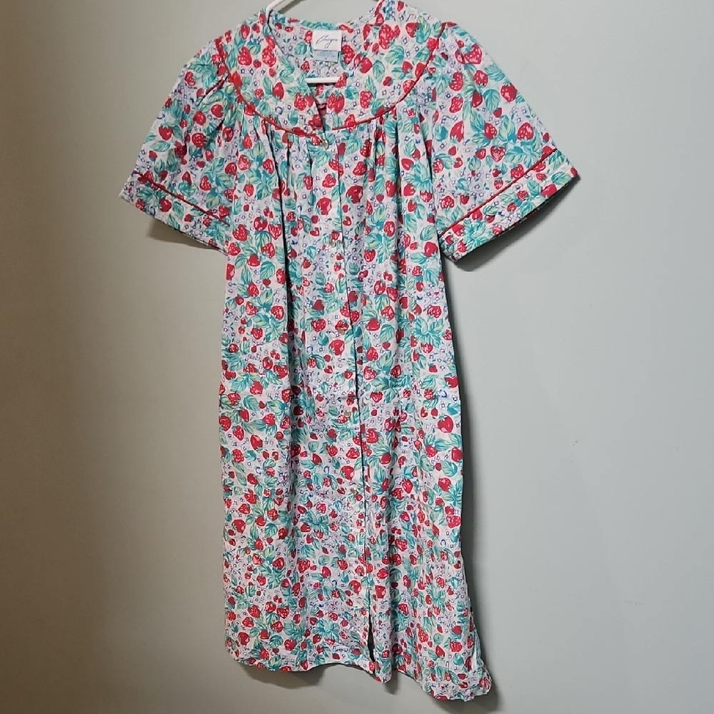 Vintage Strawberry Print Pearl snap Nightgown